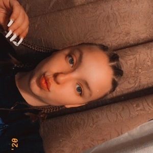 Meet your Posher, Cayla